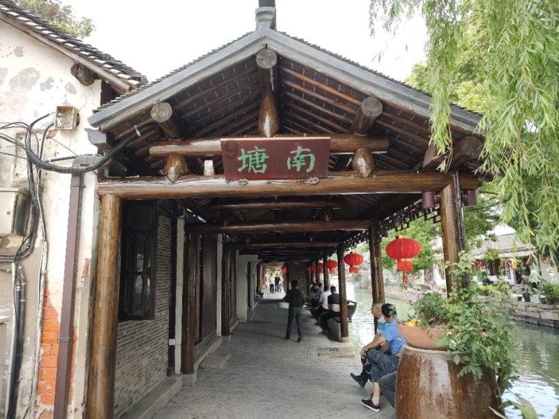 迷失在街头的男孩